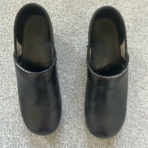 Danilo size 39 black clog
